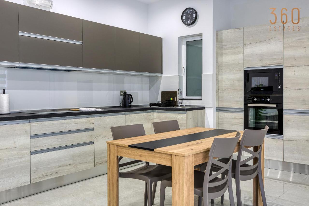 A Lovely 1Br Home With Balcony Just Off The Coast By 360 Estates San Ġiljan Buitenkant foto