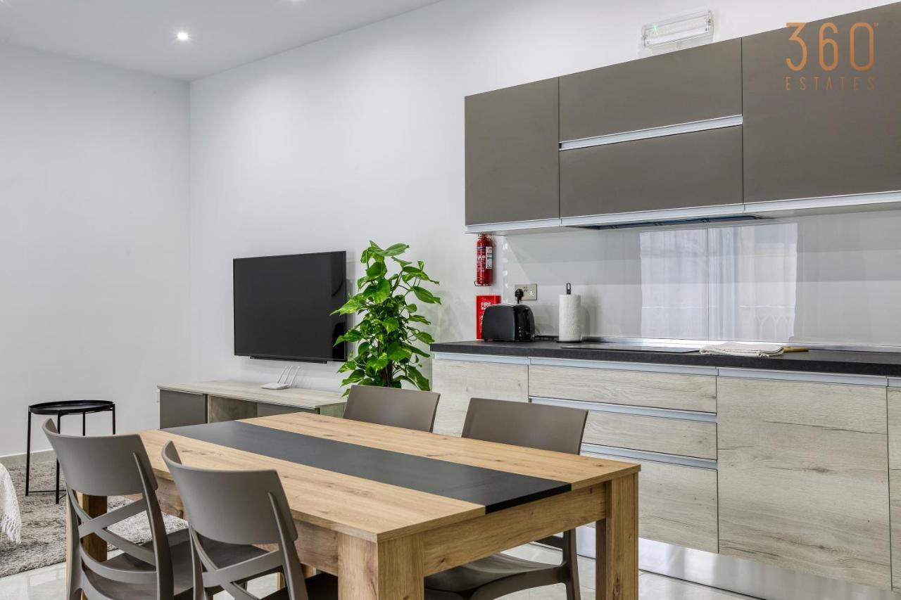 A Lovely 1Br Home With Balcony Just Off The Coast By 360 Estates San Ġiljan Buitenkant foto