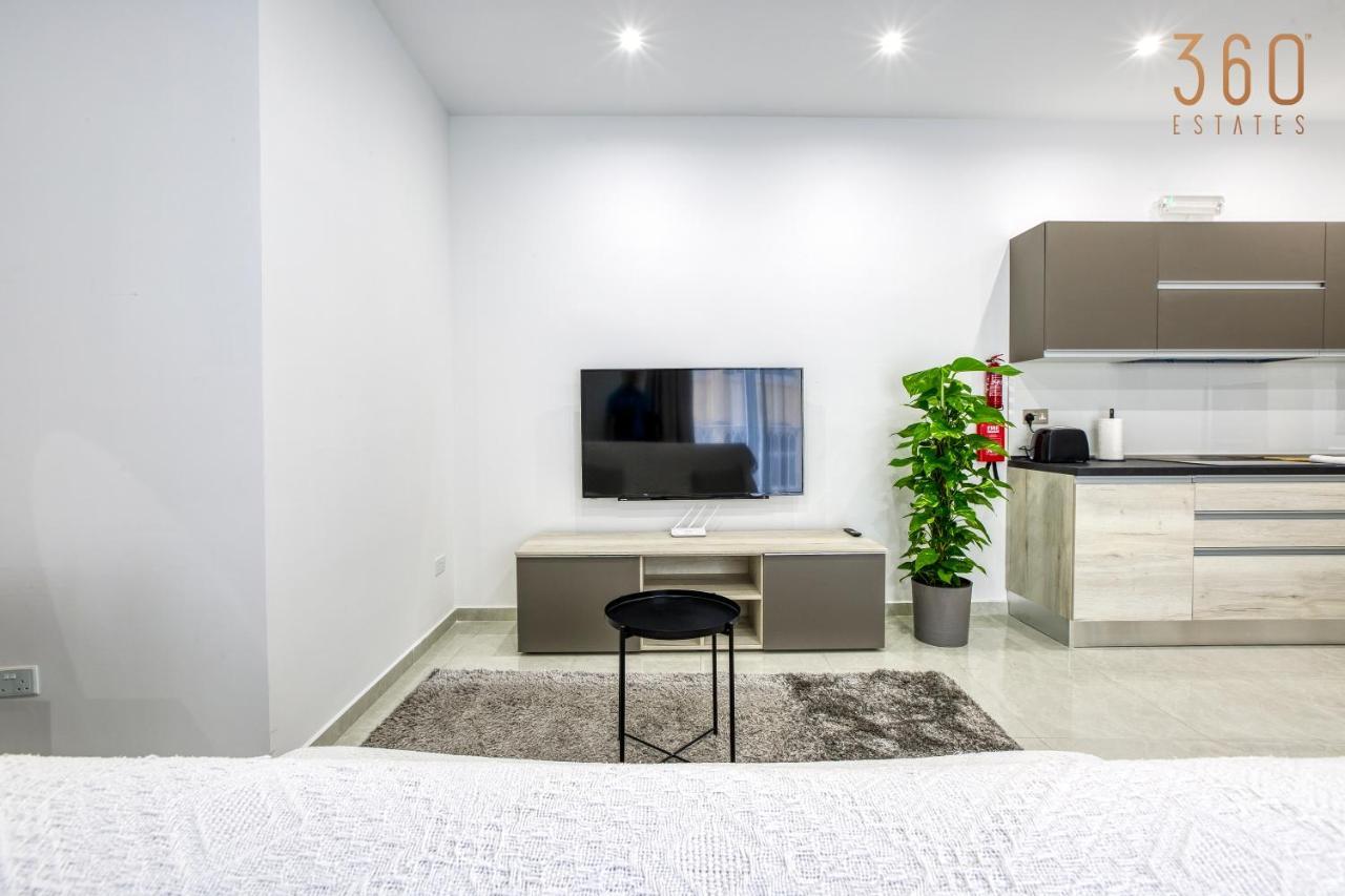 A Lovely 1Br Home With Balcony Just Off The Coast By 360 Estates San Ġiljan Buitenkant foto