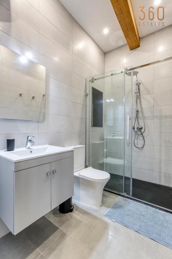 A Lovely 1Br Home With Balcony Just Off The Coast By 360 Estates San Ġiljan Buitenkant foto