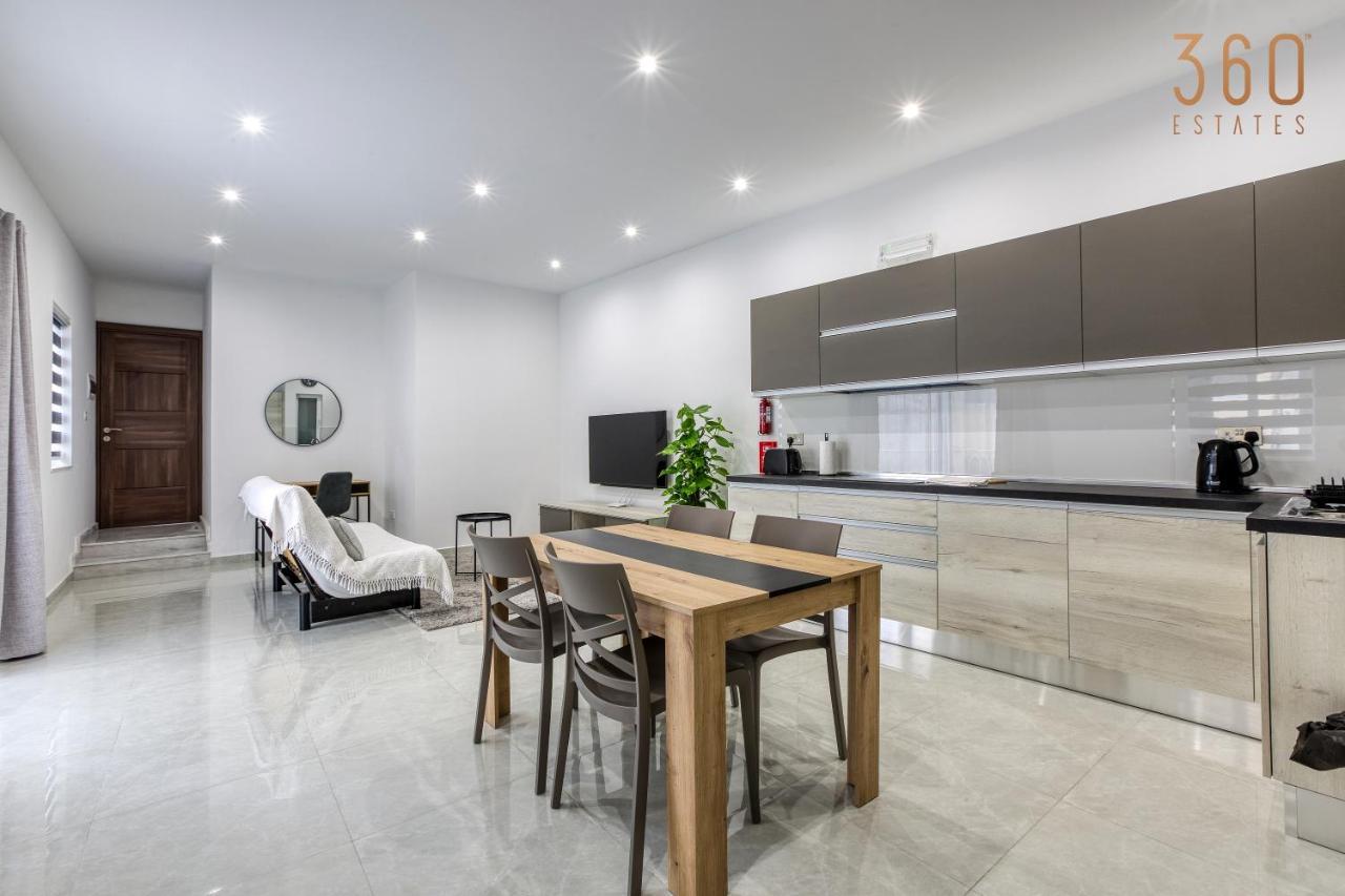A Lovely 1Br Home With Balcony Just Off The Coast By 360 Estates San Ġiljan Buitenkant foto