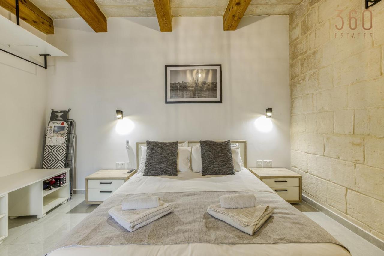 A Lovely 1Br Home With Balcony Just Off The Coast By 360 Estates San Ġiljan Buitenkant foto