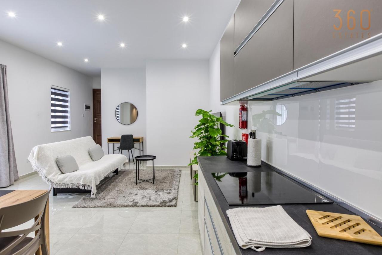 A Lovely 1Br Home With Balcony Just Off The Coast By 360 Estates San Ġiljan Buitenkant foto