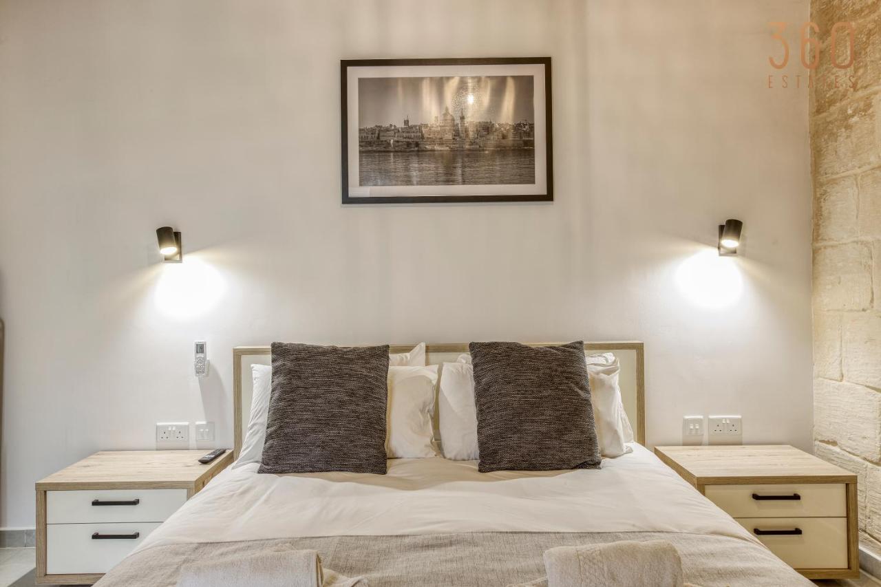 A Lovely 1Br Home With Balcony Just Off The Coast By 360 Estates San Ġiljan Buitenkant foto