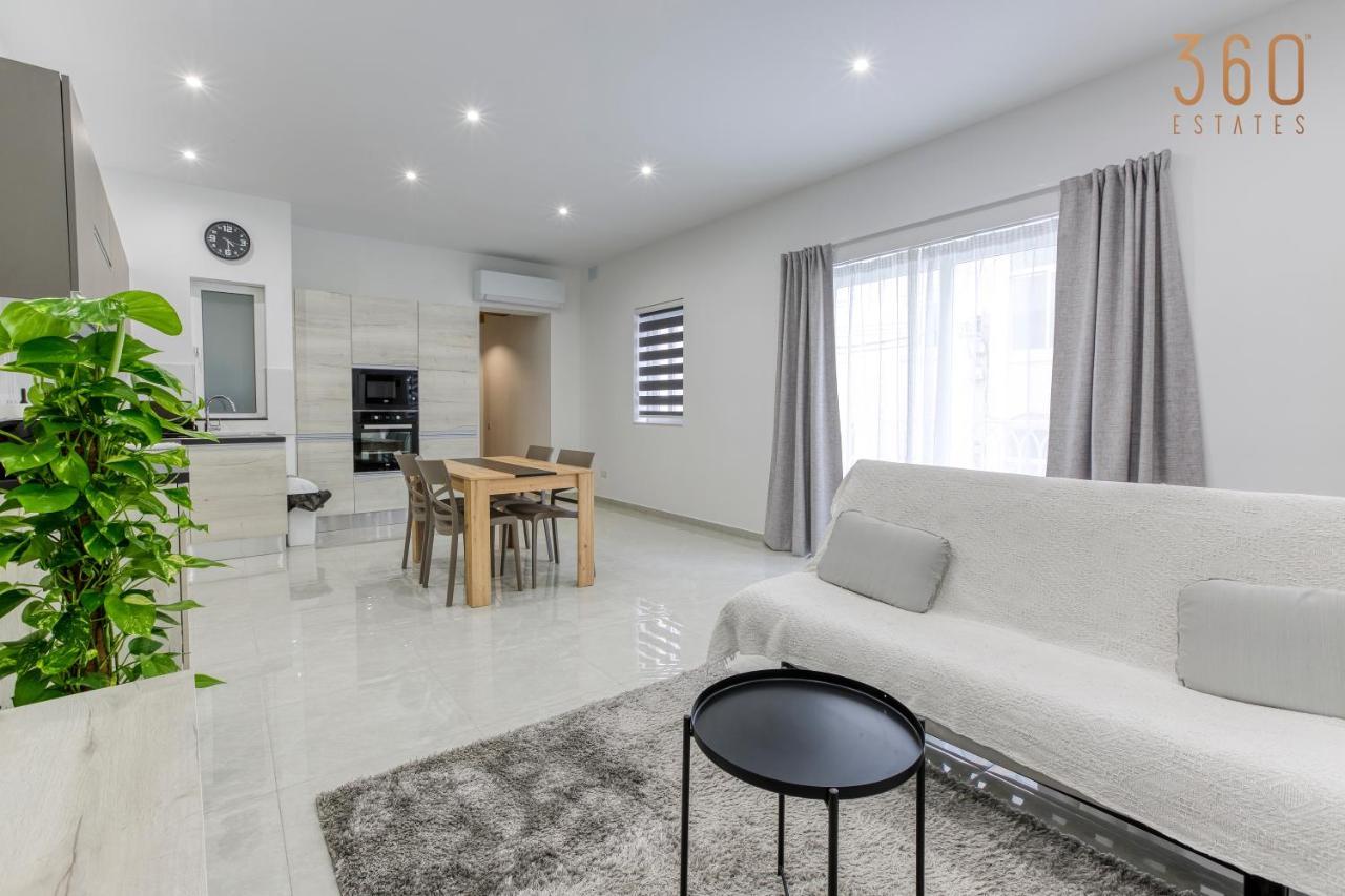 A Lovely 1Br Home With Balcony Just Off The Coast By 360 Estates San Ġiljan Buitenkant foto
