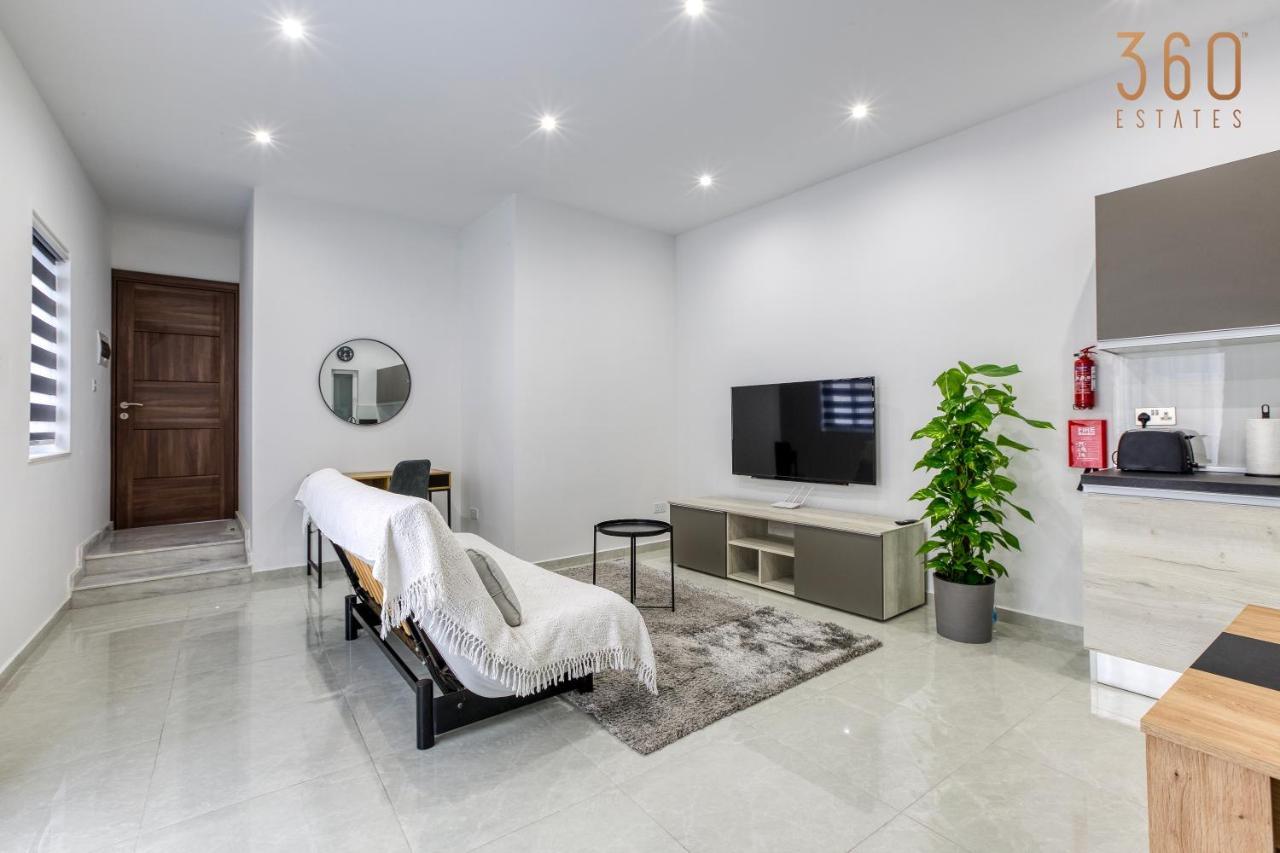 A Lovely 1Br Home With Balcony Just Off The Coast By 360 Estates San Ġiljan Buitenkant foto