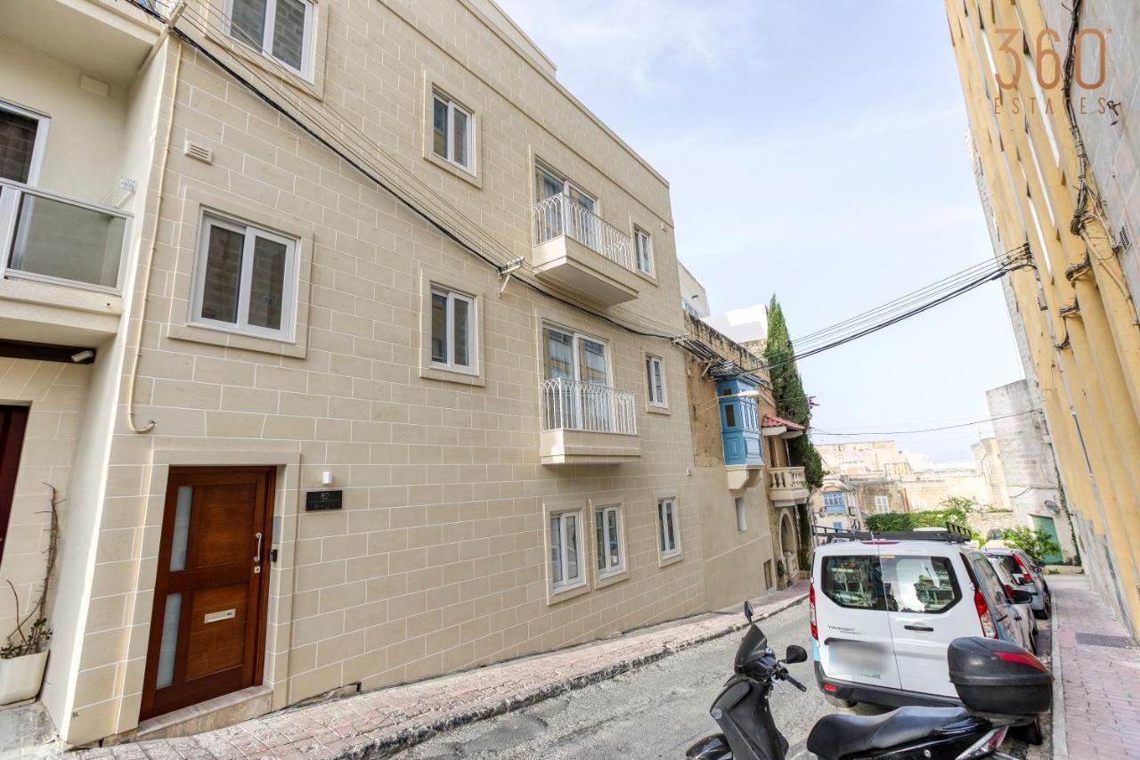 A Lovely 1Br Home With Balcony Just Off The Coast By 360 Estates San Ġiljan Buitenkant foto