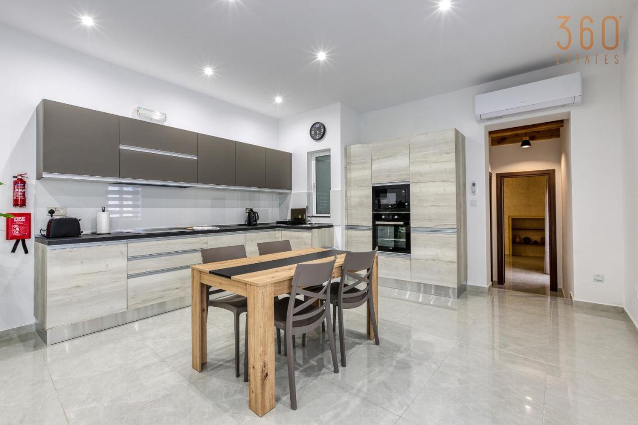 A Lovely 1Br Home With Balcony Just Off The Coast By 360 Estates San Ġiljan Buitenkant foto