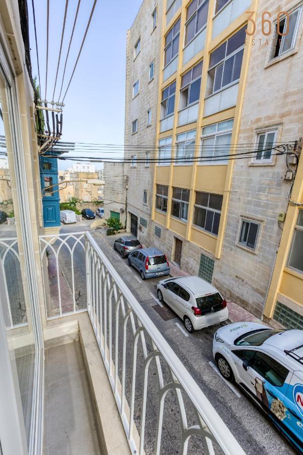 A Lovely 1Br Home With Balcony Just Off The Coast By 360 Estates San Ġiljan Buitenkant foto