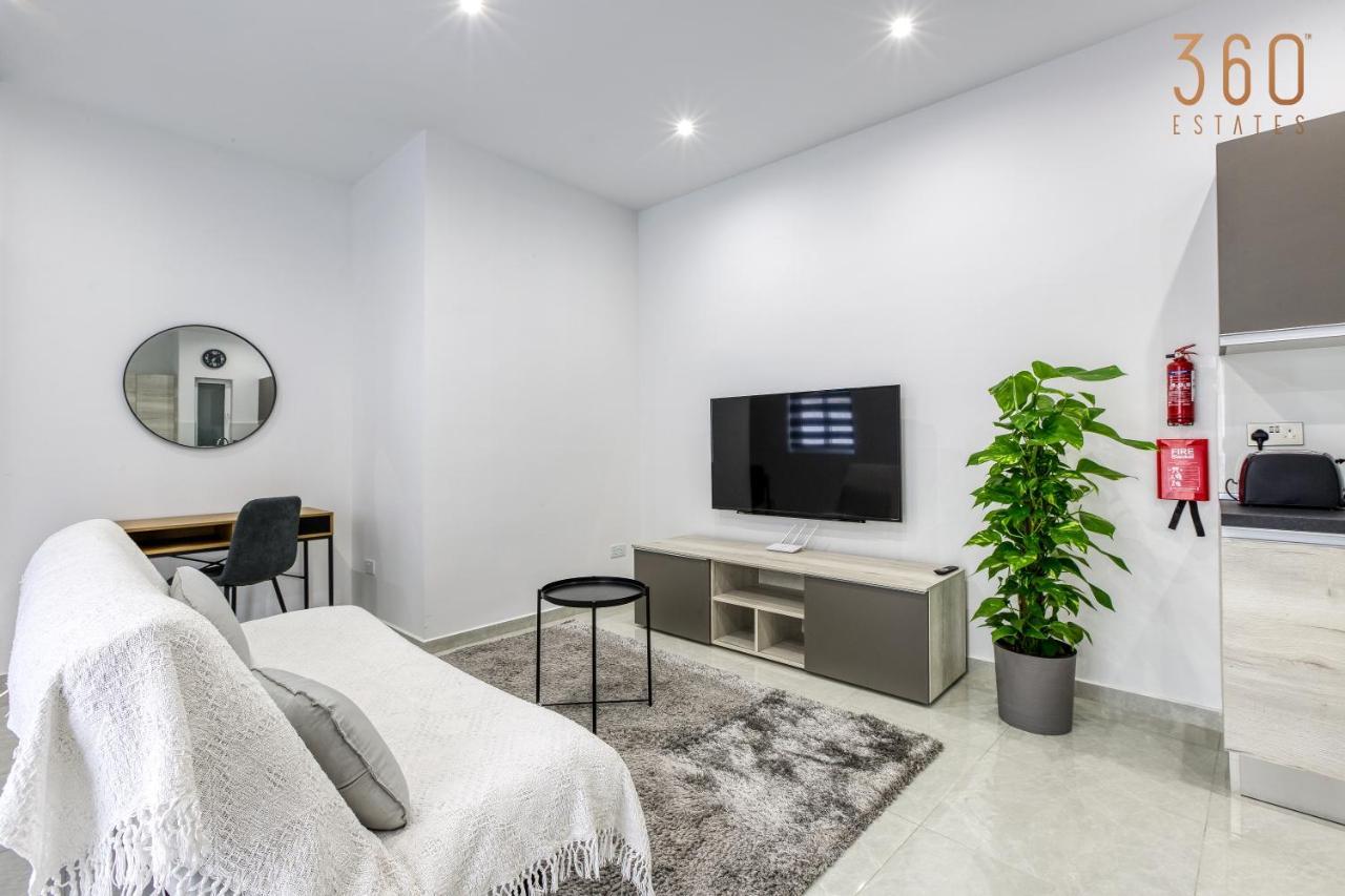A Lovely 1Br Home With Balcony Just Off The Coast By 360 Estates San Ġiljan Buitenkant foto