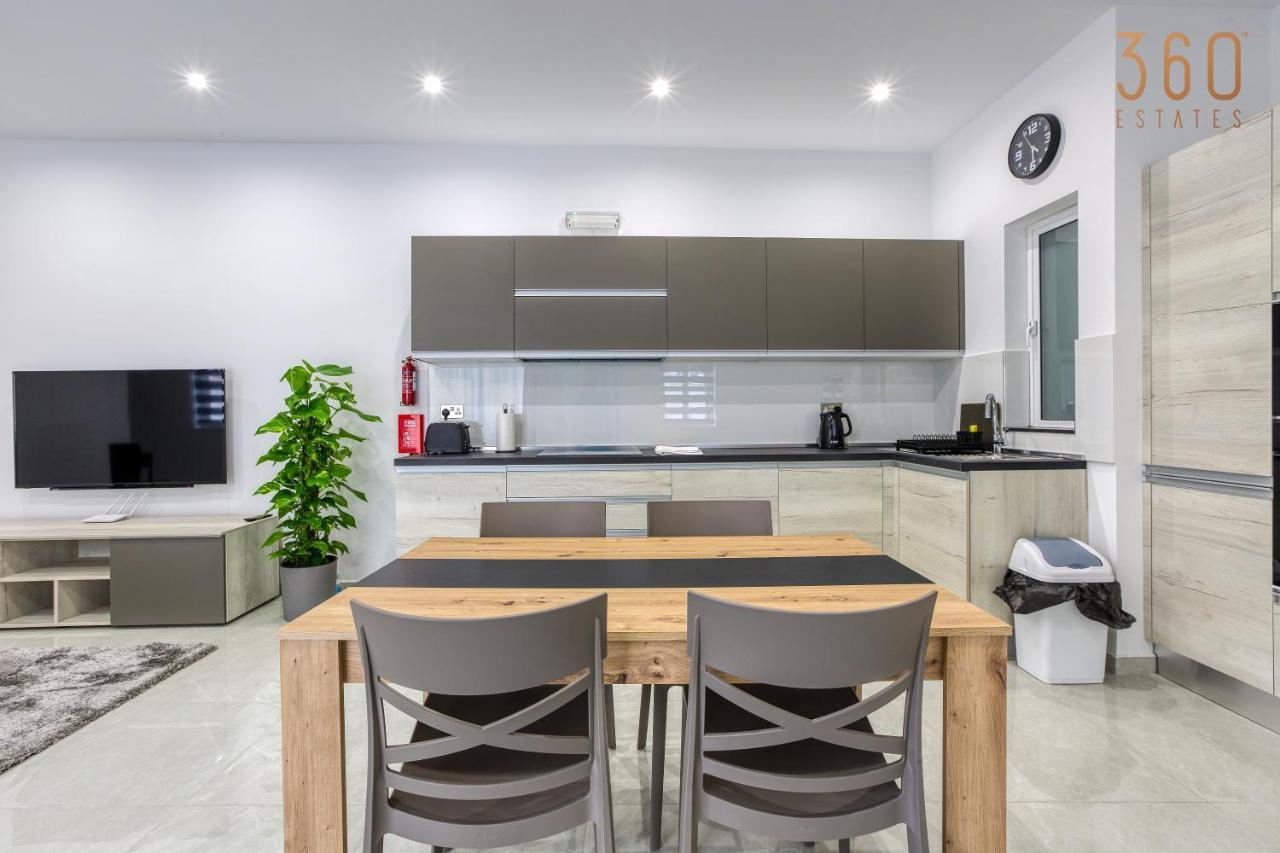 A Lovely 1Br Home With Balcony Just Off The Coast By 360 Estates San Ġiljan Buitenkant foto
