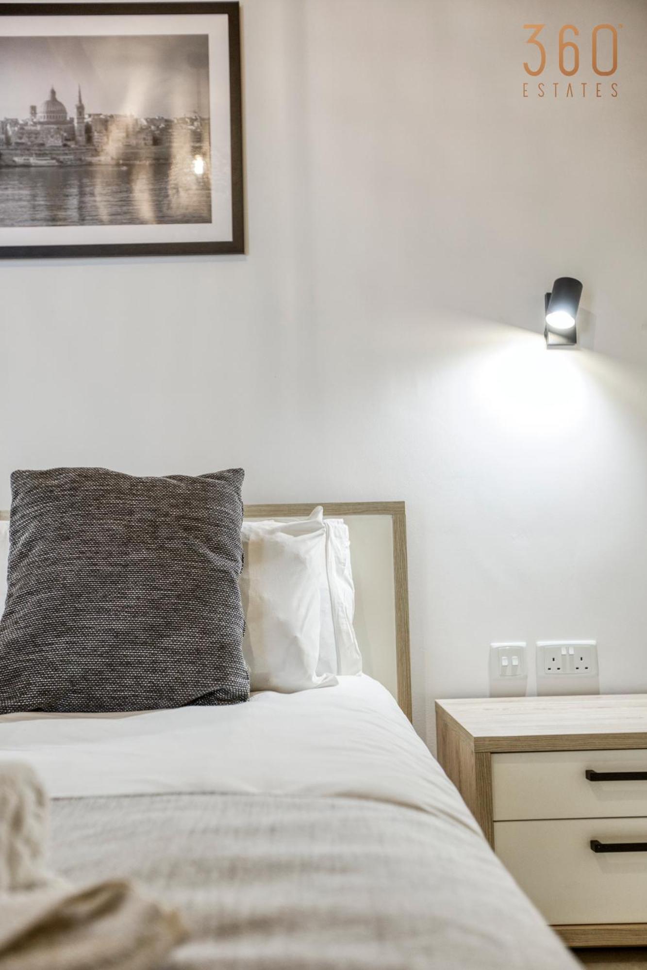 A Lovely 1Br Home With Balcony Just Off The Coast By 360 Estates San Ġiljan Buitenkant foto