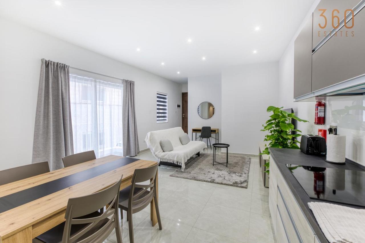 A Lovely 1Br Home With Balcony Just Off The Coast By 360 Estates San Ġiljan Buitenkant foto